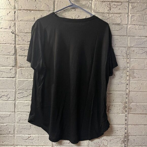 FriendsβNYC Skyline Christmas Lights T-Shirt | XL | Black & Festive πβ¨ - Picture 3 of 6